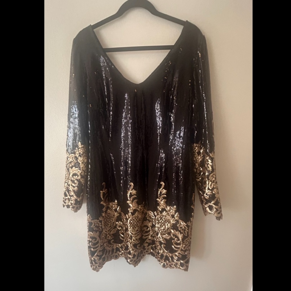 Elegant Black and Gold Long Sleeve Dress